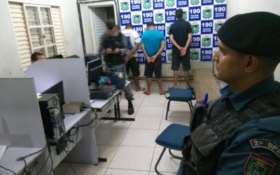 Força Tática prende autor de furto em hotel, prende receptadores e fecha “boca de fumo”