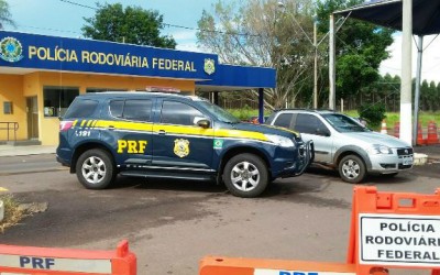 Paulistas são presos com carro que foi furtado na cidade de São José do Rio Preto 