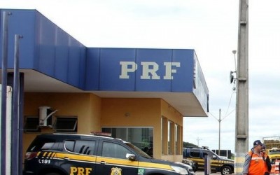 Boliviano é abordado pela PRF em carreta com chassi adulterado