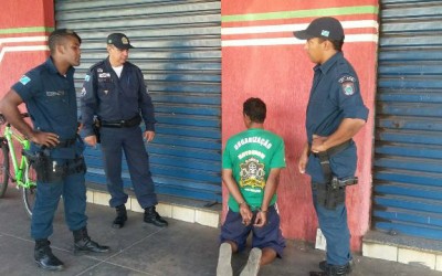 Homem é preso em flagrante e debocha da polícia, dizendo que sabe que não vai ficar preso