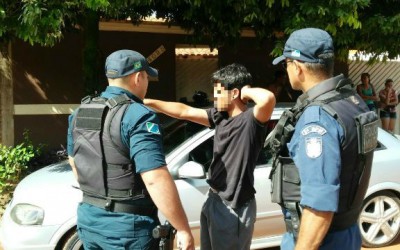 Vizinhos impedem que jovens invadam casa no bairro Vila Alegre