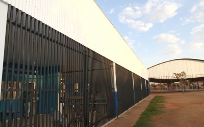 Prefeitura instala grades de segurança em escola para evitar vandalismos