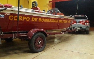 Embarcação vira no rio Sucuriu e três pessoas são resgatadas pelos bombeiros