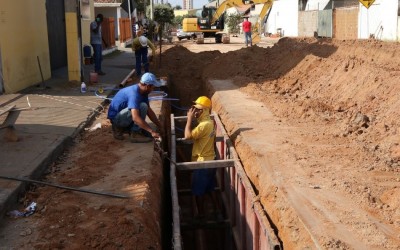 Vila Haro começa a receber ampliação da rede de esgoto