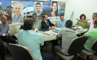 Vereador volta a discutir produção de peixe com representantes de Cooperativa e prefeita