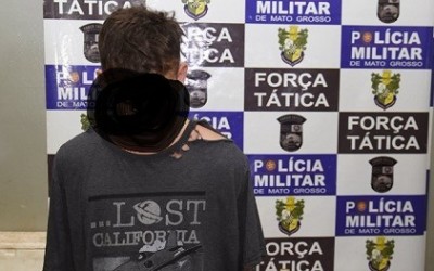 Jovem de 23 anos parte para cima de pessoas que se negam a dar dinheiro para ele nas ruas de Três Lagoas