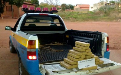Polícia Militar apreende 26 kg de maconha em fundo falso