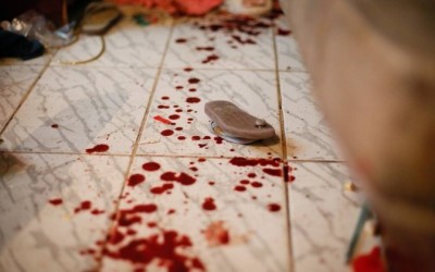 Idoso é socorrido após ser encontrado com diversas lesões e marcas de sangue pela casa