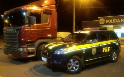 Condutor de carreta é detido por crime ambiental de poluição atmosférica