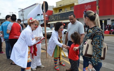 Panfletagem de conscientização sobre poliomielite e sarampo é realizada