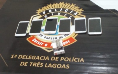 Mulher ganha celular de marido, vai pra velório, mas acaba na delegacia pois aparelho é produto de furto
