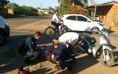 Buracos em via pública causa acidente no bairro Vila Nova 