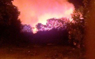 Incêndio no “buracão da Vila Piloto” assusta moradores da região 