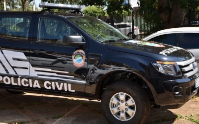 Mulher tem bolsa furtada no bairro Vila Alegre após ser distraída por motociclista