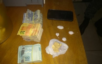 Força Tática prende jovem vendendo crack e apreende mais de R$ 8 mil em espécie