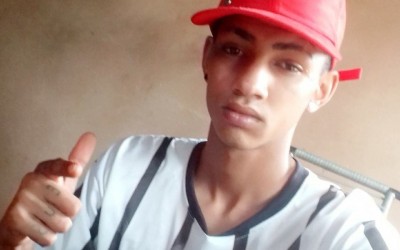 Jovem acusado de assassinar e desfigurar amigo está foragido da Polícia