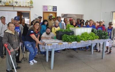 Verduras são doadas aos idosos do Centro de Convivência “Tia Nega”