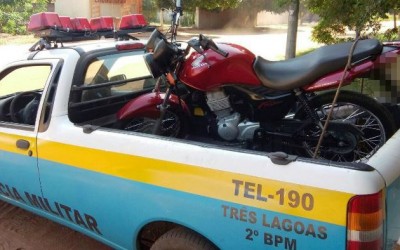 Moto com queixa crime é apreendida na área central da cidade