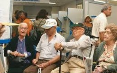 Aposentados e pensionistas recebem amanhã primeira parcela do 13º