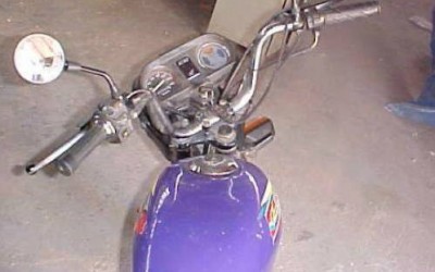 Ladrões anunciam roubo, na fuga moto estraga e acabam espancados por vítima 