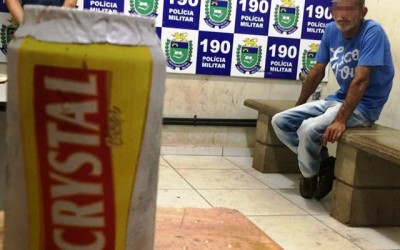 Motorista embriagado que bateu em veículo e fugiu a pé é preso pela PM 