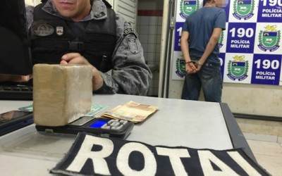 Estudante que tentou fugir da ROTAI é preso com drogas no bairro Vila Alegre 