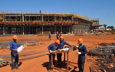 Em Três Lagoas, Reinaldo participou de carreata e destacou construção de hospital