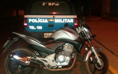 Moto Honda CB 300 furtada após negociação pela internet é recuperada pela PM 