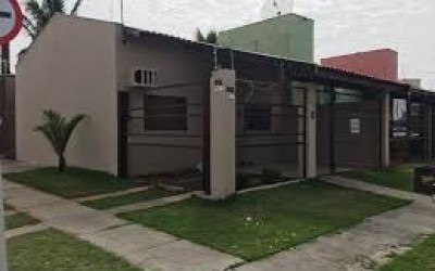 Alugo casa no bairro Santos Dumont II em Três Lagoas 