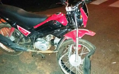Menor de 16 anos que pilotava moto sofre acidente na área central 