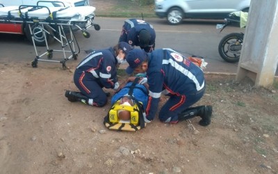 Duas motos se envolvem em acidente na Rua Angelina Tebet