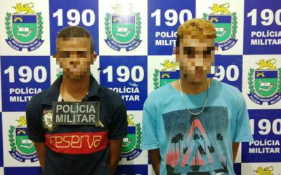 Jovens são detidos por tráfico de drogas no bairro Vila Haro 