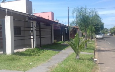 Alugo casa no bairro Santos Dumont II por R$ 800,00