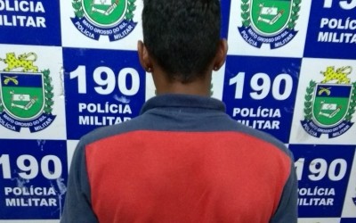 Adolescente tem celular roubado, crime é visto por policial de folga e autor acaba preso