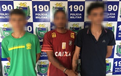 Trio é detido fazendo uso de maconha próximo à escola estadual