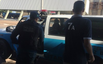 Adolescente é assaltado na frente de escola no bairro Santos Dumont 