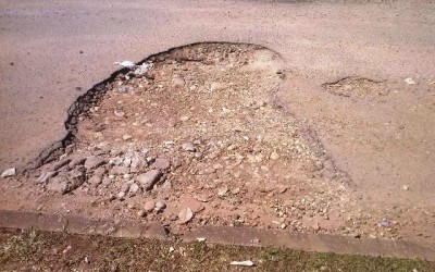 Três-lagoense que teve carro danificado por buracos vai processar prefeitura