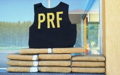 Vigilante que carregava drogas em fundo falso de veículo é preso pela PRF
