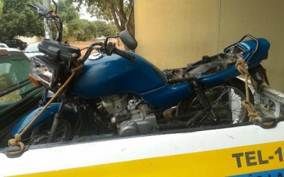 Jovem sem CNH sofre acidente de moto e diz para a Polícia que foi atropelado