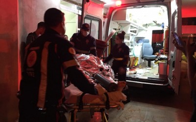 Dupla invade casa de mulher e dispara três tiros contra ela