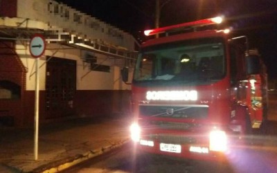 Bombeiros controlam princípio de incêndio em açougue no Bairro Vila Nova