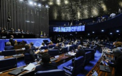 Com 55 votos, Senado aprova impeachment e Dilma é afastada