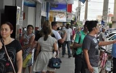 Comércio funciona até às 18h nesta quinta-feira (11)