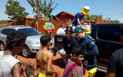 Polícia Militar de Três Lagoas realiza entrega de brinquedos para crianças carentes