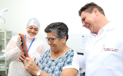 40 próteses dentárias são entregues para população três-lagoense