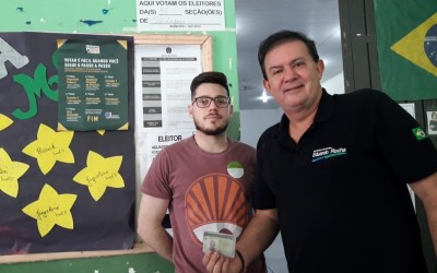 Deputado estadual reeleito, Eduardo Rocha registra seu voto em Três Lagoas