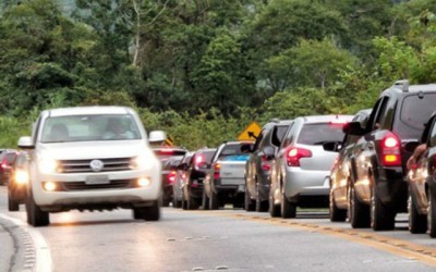 Governo torna obrigatório o uso de farol baixo em rodovias