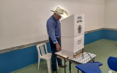 Angelo Guerreiro registra seu voto na manhã deste domingo