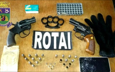 Imagens no celular entregam jovem que acaba preso em flagrante por porte de arma