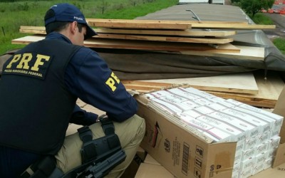 Abordagem no Km 21 da BR-262 resulta na apreensão de 25 mil pacotes de cigarros 